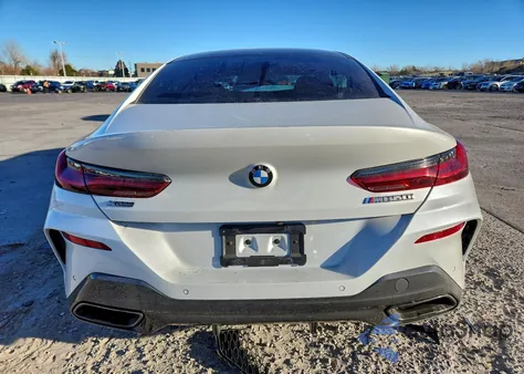 2022 BMW M850Xi z USA, uszkodzony, nr VIN WBAGV8C08NCH76604